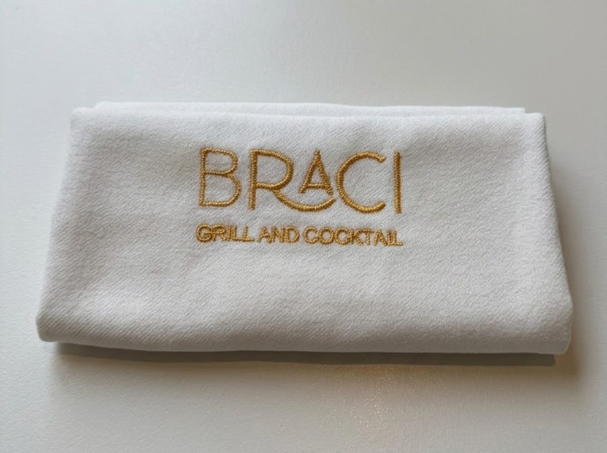 Tovagliolo con logo ricamato del ristorante